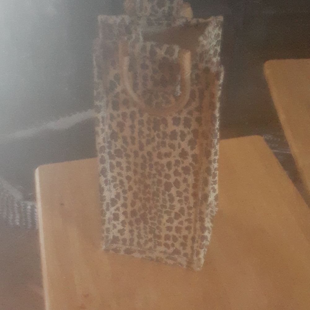 Cheetah wine bottle holder/carrier